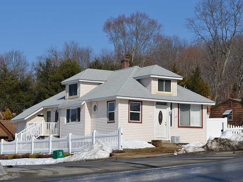 82 Wakefield St, West Warwick, RI 02893 Zillow