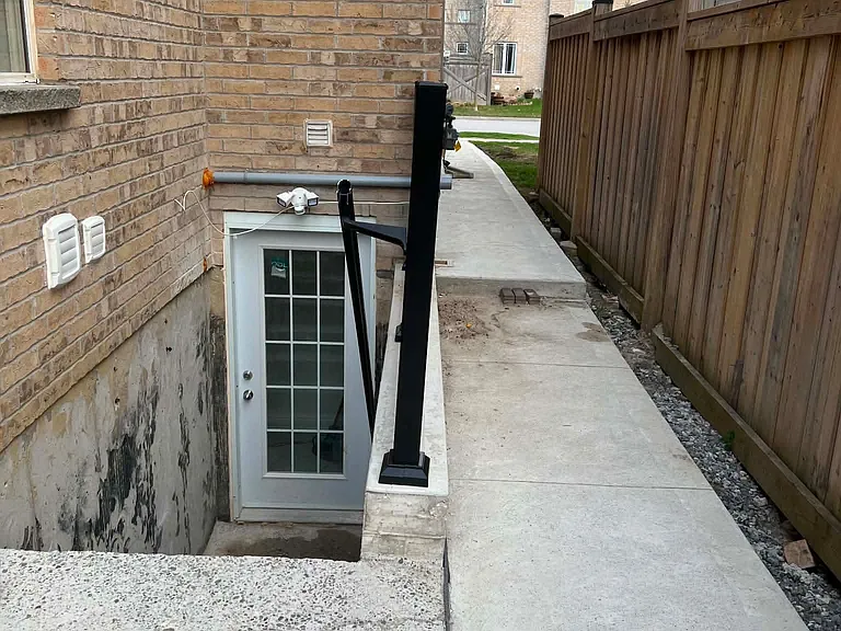 4 Bamburg St #BASEMENT — Photo 9