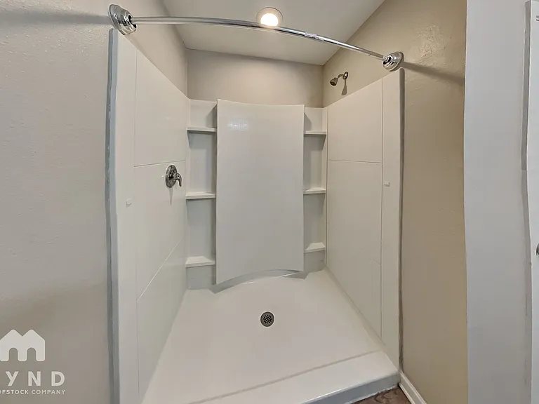 752 Henley Ct — Photo 10