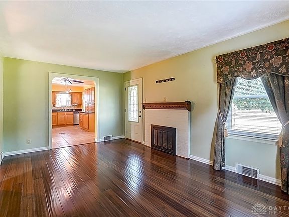 4th image of 3254 Lindale Ave