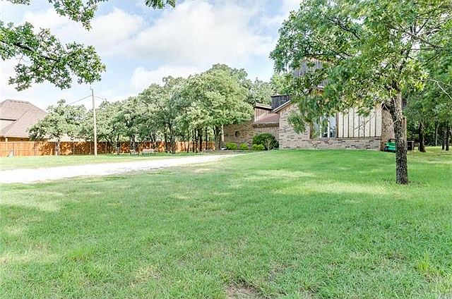 1st image of 2513 Bent Oaks Dr