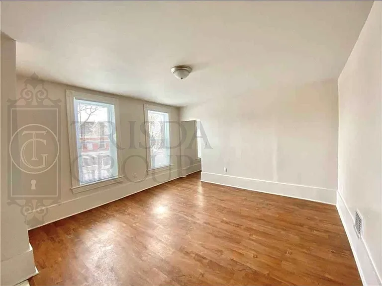 18 Bradford Ave — Photo 23