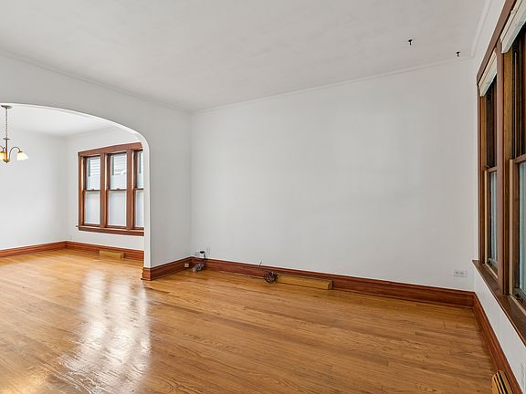 4th image of 5228 N Ludlam Ave