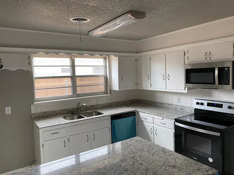 4802 Westway Trl — Photo 3
