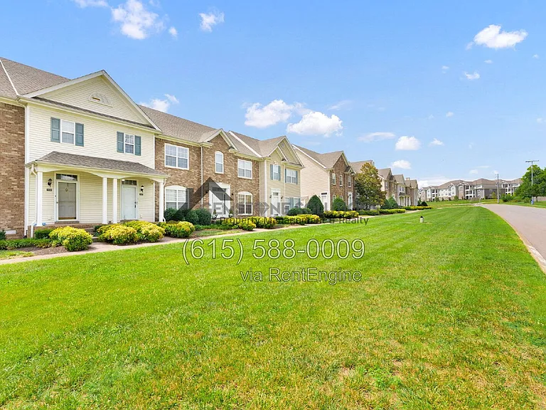 1012 McKenna Dr — Photo 2