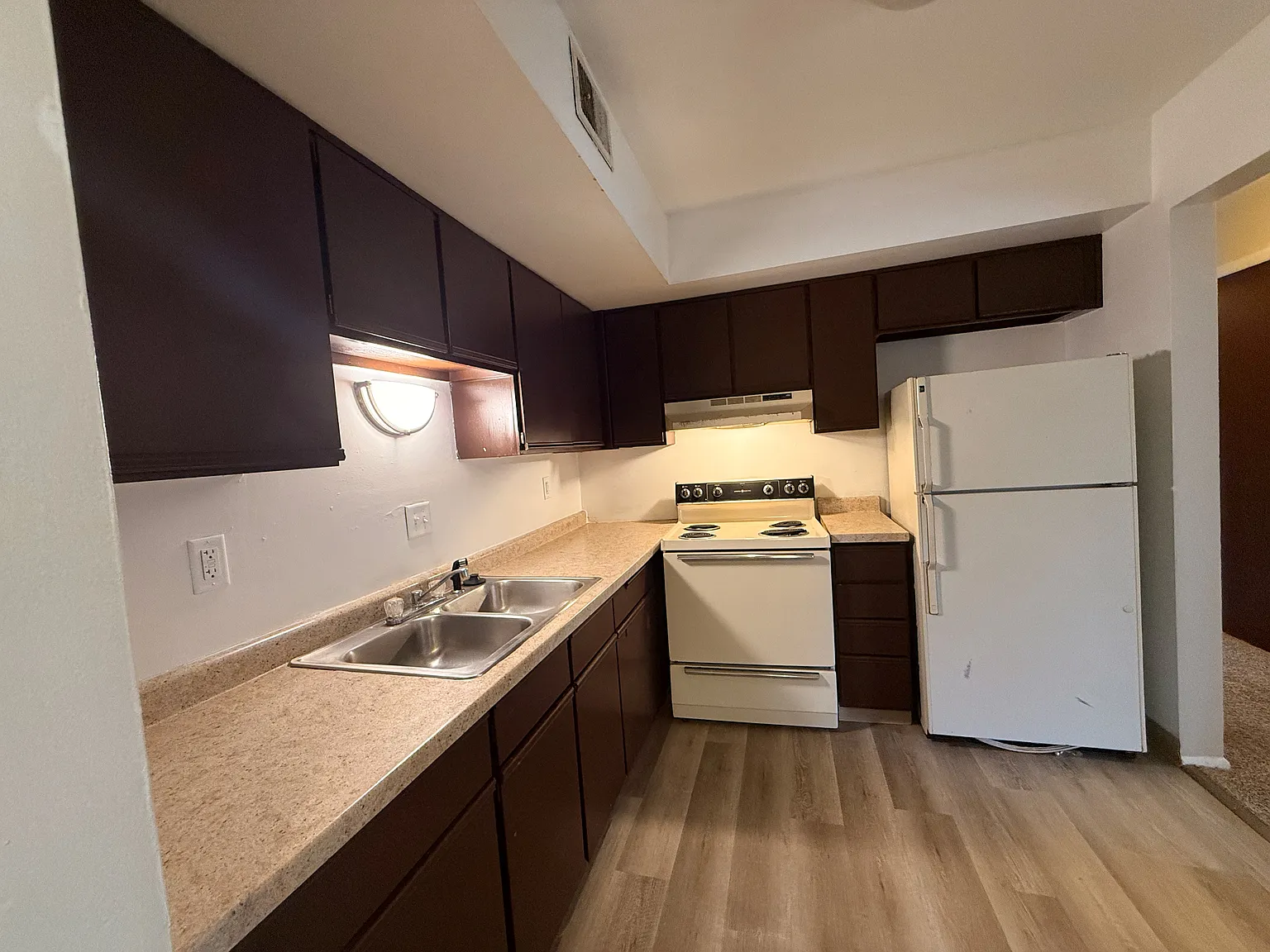 2 bed, $1,100 — Photo 2