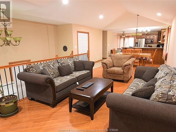 4th image of 4672 Osaka Cir