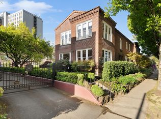 4353 NE Halsey St APT 15, Portland, OR 97213