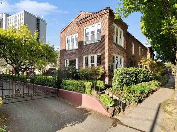 4353 NE Halsey St APT 15, Portland, OR 97213
