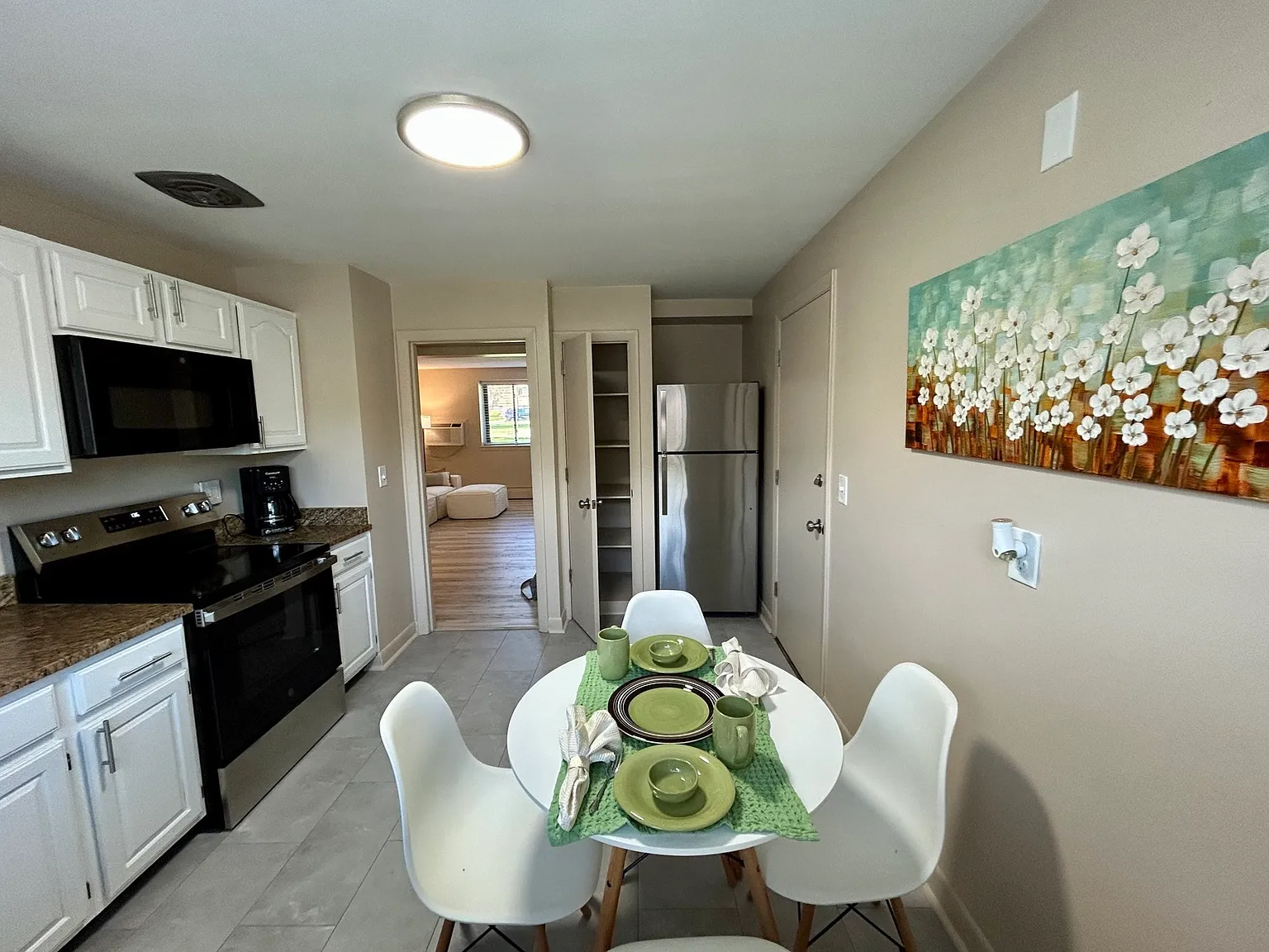 2 bed, 1.0 bath, 900 sqft, $2,780 — Photo 2