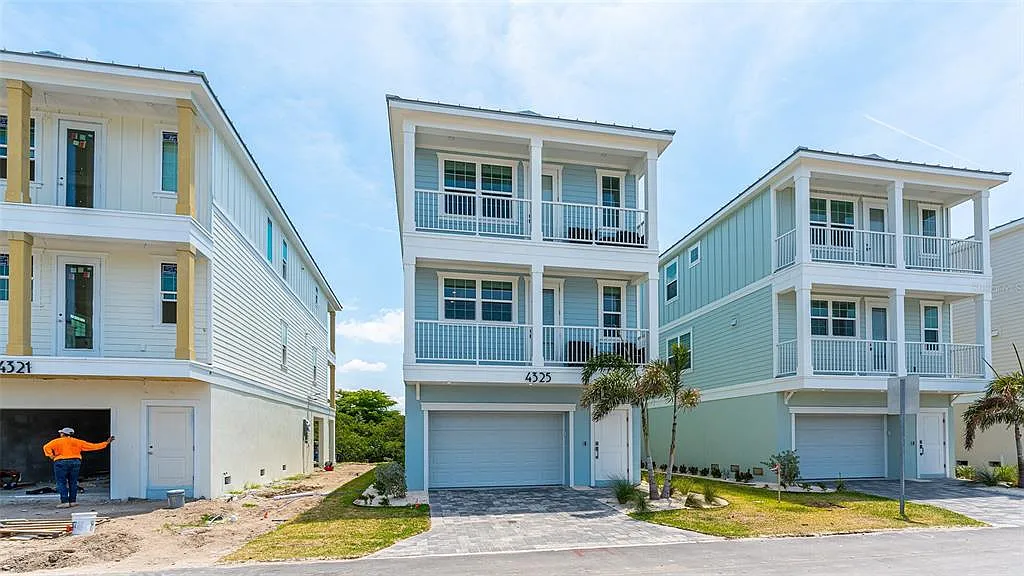 3 bed, 2.5 bath, 1678 sqft, $8,000 — Photo 1