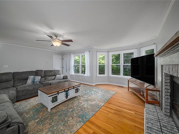 4th image of 111 Allatoona Dr