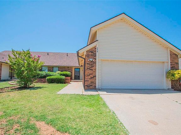 3rd image of 2618 Silvertree Dr