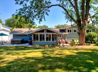 8916 Carole Cir, Urbandale, IA 50322