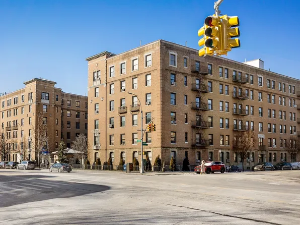 148-09 Northern Boulevard image 1 of 17