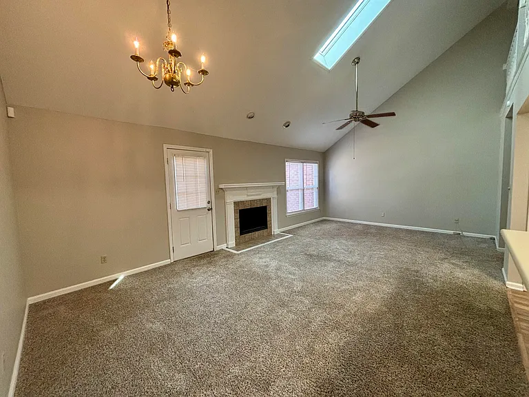 2139 Holt St — Photo 8
