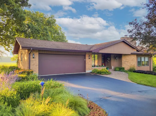 30602 Carolwood Dr, Genoa, IL 60135