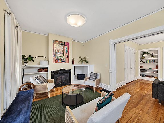 3rd image of 1010 W Washington St