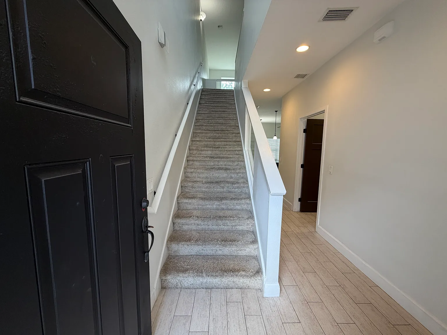 3 bed, 2.5 bath, 1548 sqft, $1,975 — Photo 3