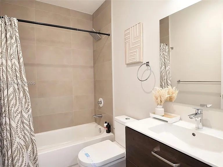 211 SE 4th St #3 — Photo 18