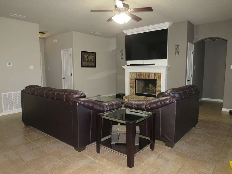 9805 Kaitlyn Dr — Photo 4