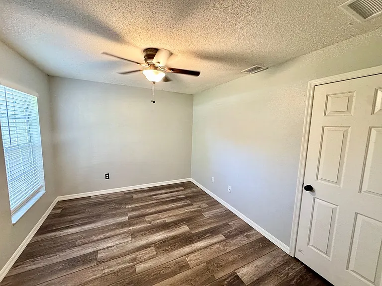 941 Park Valley Cir — Photo 15