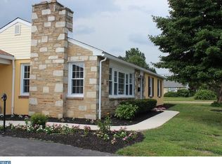 9630 Chapelcroft St, Philadelphia, PA 19115