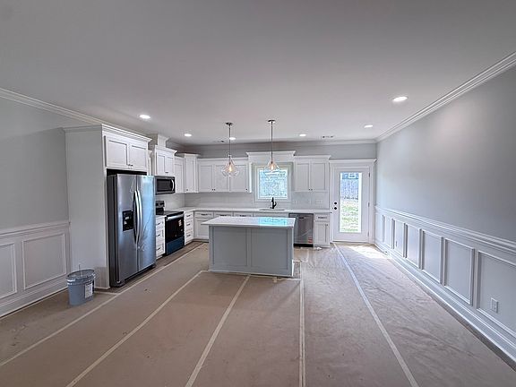3rd image of 110 Mill Ridge Cir