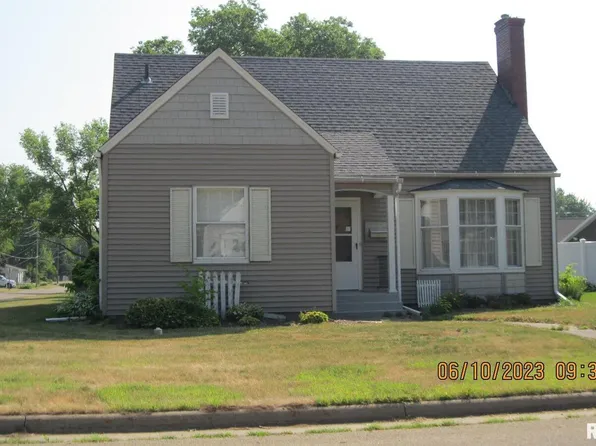 624 4th Ave, Camanche, IA 52730