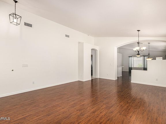 4th image of 8618 W Laurel Ln