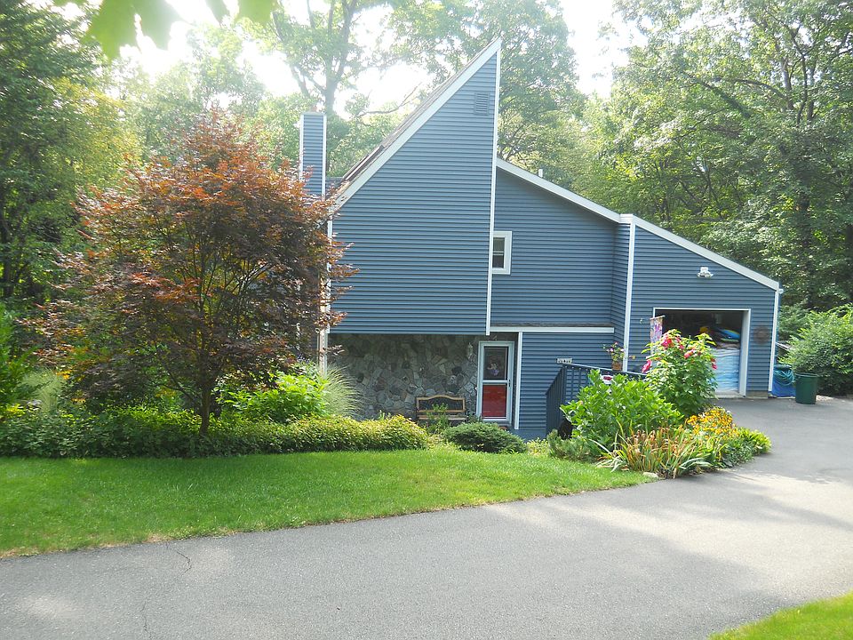 1st image of 20 Forest Dr
