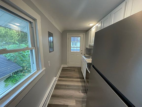 3rd image of 115 W College St APT 4