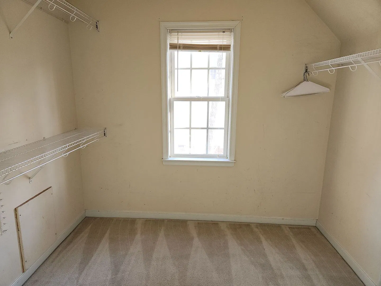 3 bed 2.5 bath home Chesterfield Fenced Yard -Manchester High area — Photo 4