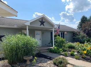 52268 Silver St, Three Rivers, MI 49093