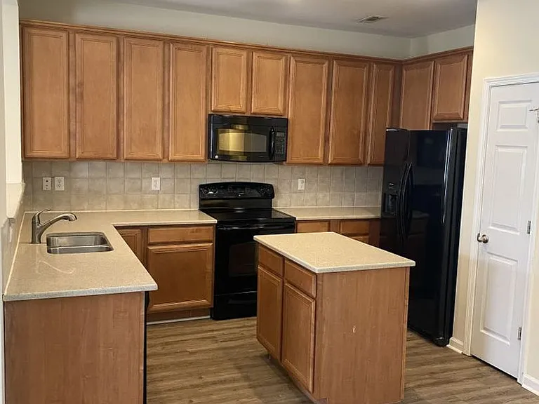 10020 Kings Parade Blvd — Photo 11