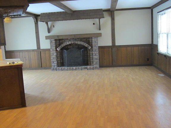 3rd image of 1872 Lockmere Dr SE