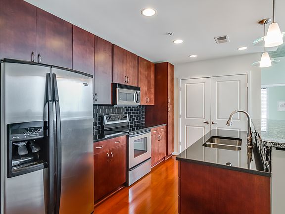 3rd image of 860 Peachtree St NE