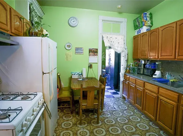 668 Broadway 11 image 3 of 14