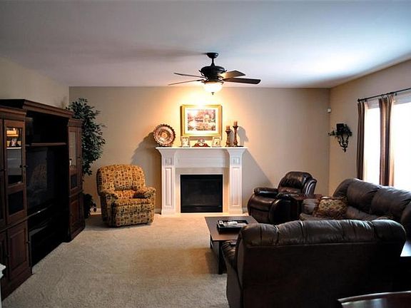 3rd image of 3865 Blossom Ct