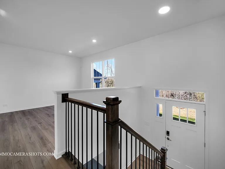 512 Wolverine Dr — Photo 2