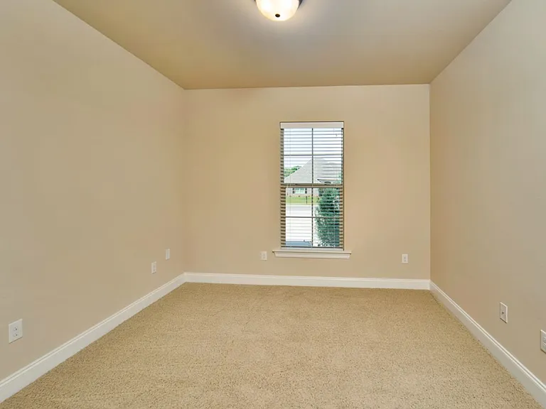 523 Kensley Ave — Photo 37