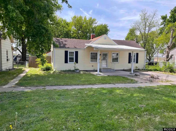 313 W Elm St, Cedar Bluffs, NE 68015