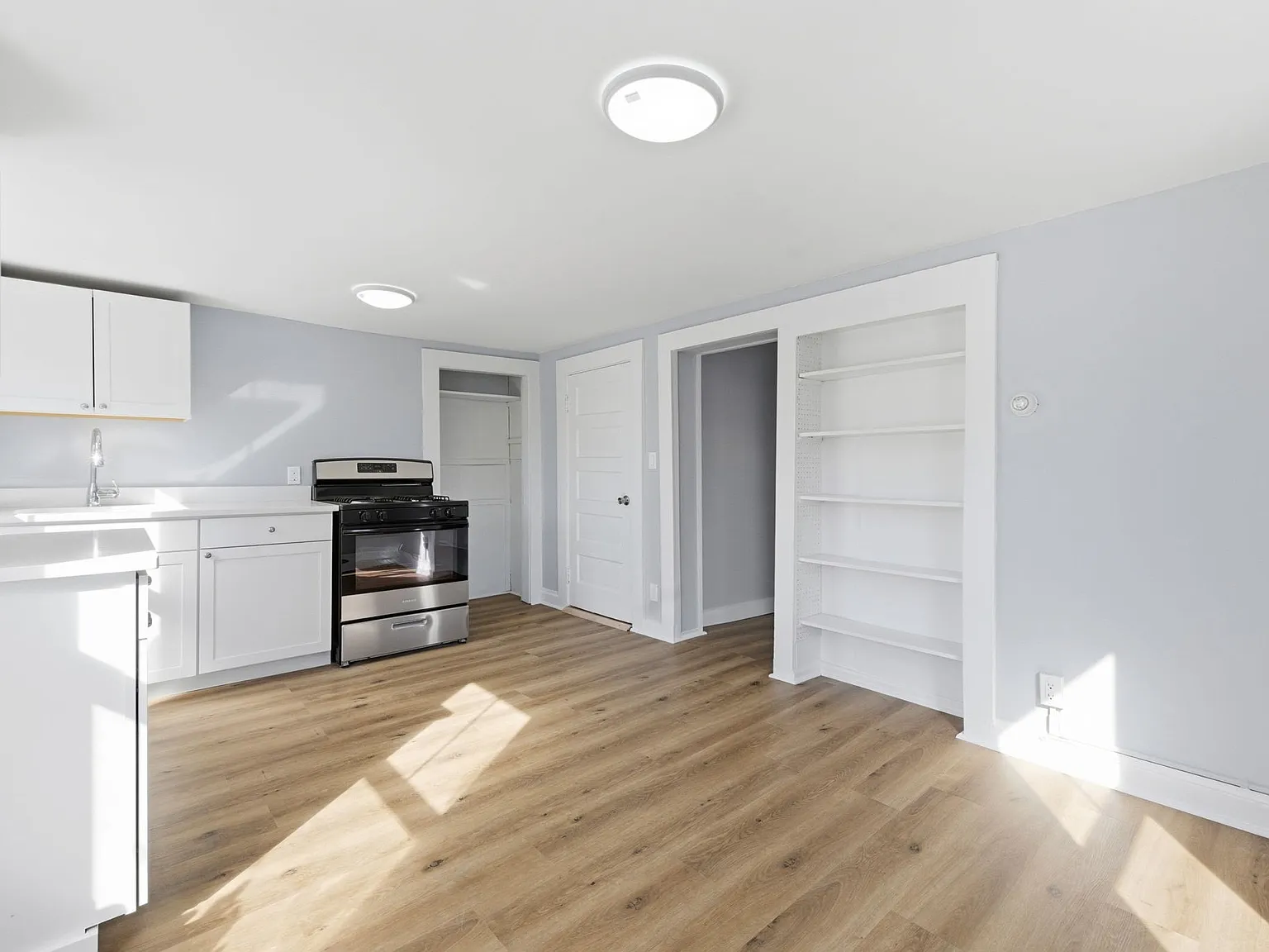 1 bed, 1.0 bath, 430 sqft, $1,900 — Photo 4