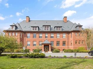 33 Forest St APT 205, Lexington, MA 02421