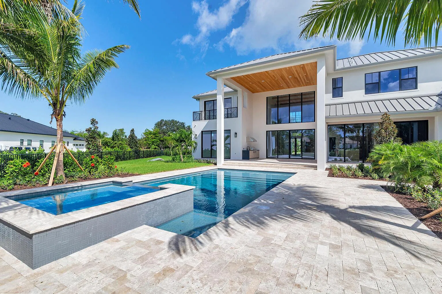 6 bed, 7.0 bath, 5500 sqft, $45,000 — Photo 1