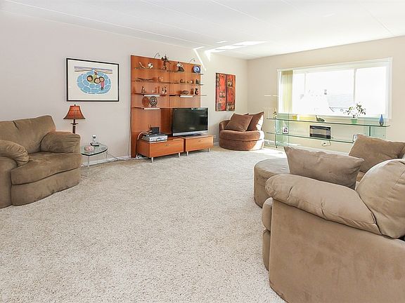 5th image of 214 N Pine Ave APT 3B