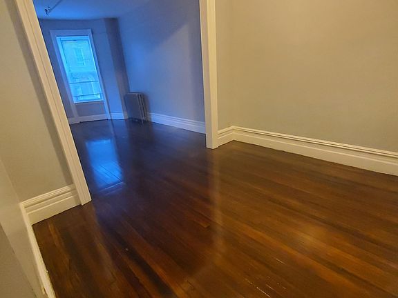 5th image of 1988 Morris Ave Floor 2