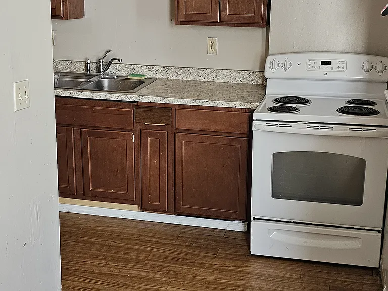 644 2nd Ave #4 — Photo 7