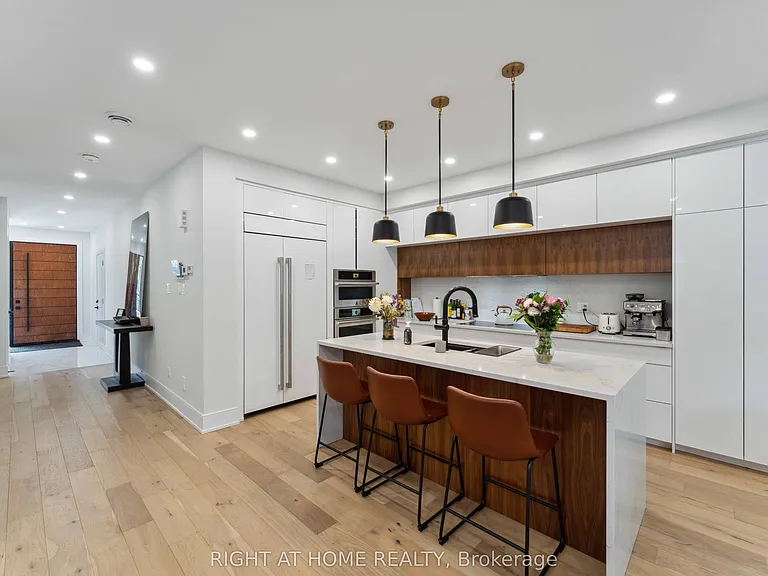 187 Carleton Ave — Photo 11