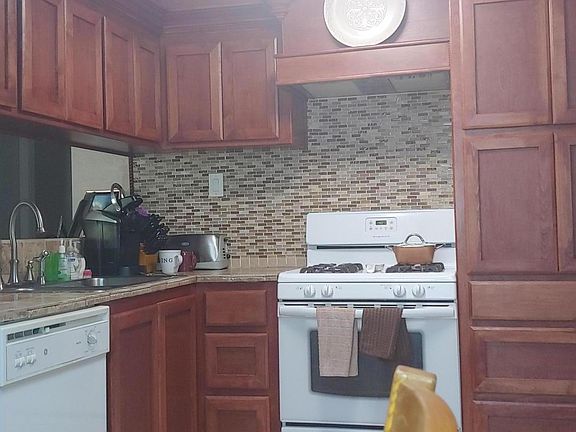 4th image of 740 Miller Ave